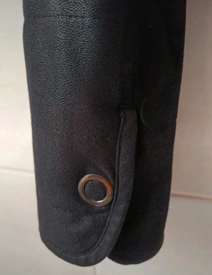 Magnifique veste/blouson blazer
grande boutons pression, Rodika Zanian, noir, t.36 - photo numéro 4