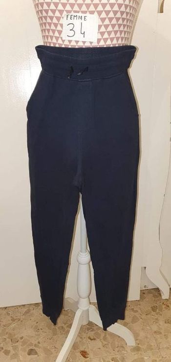 Bas de jogging, bleu marine, en coton, neuf,2 poches latéral, longueur 101cm,marque Kiabi =5€