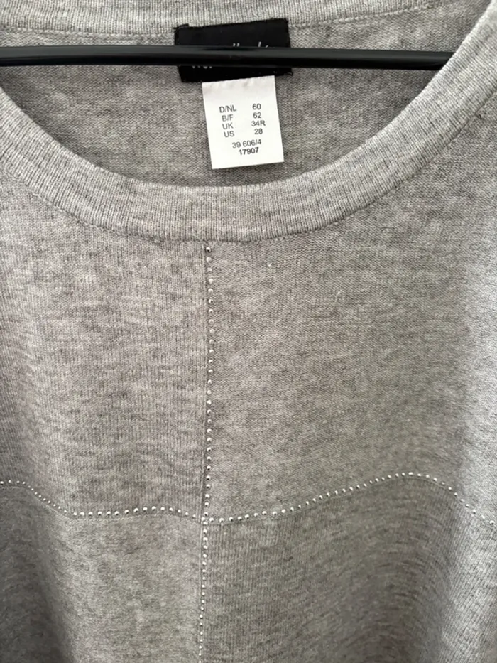Pull gris  Taille 62 - photo numéro 2