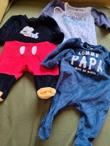 3 pyjamas velours 1 mois