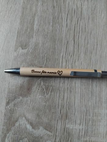 Stylo gravé "bonne fête mamie " neuf