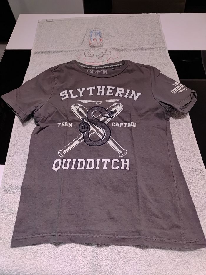 Tee shirt manches courtes HARRY POTTER. Taille 12 ans