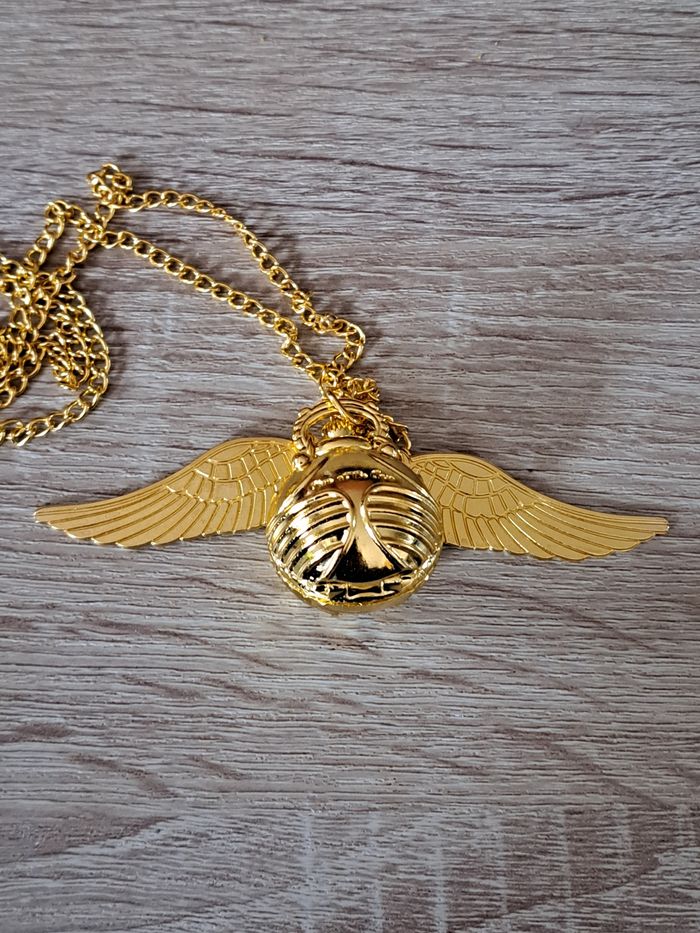 Montre pendentif Harry Potter Vif d' or vendue avec une pochette - photo numéro 4