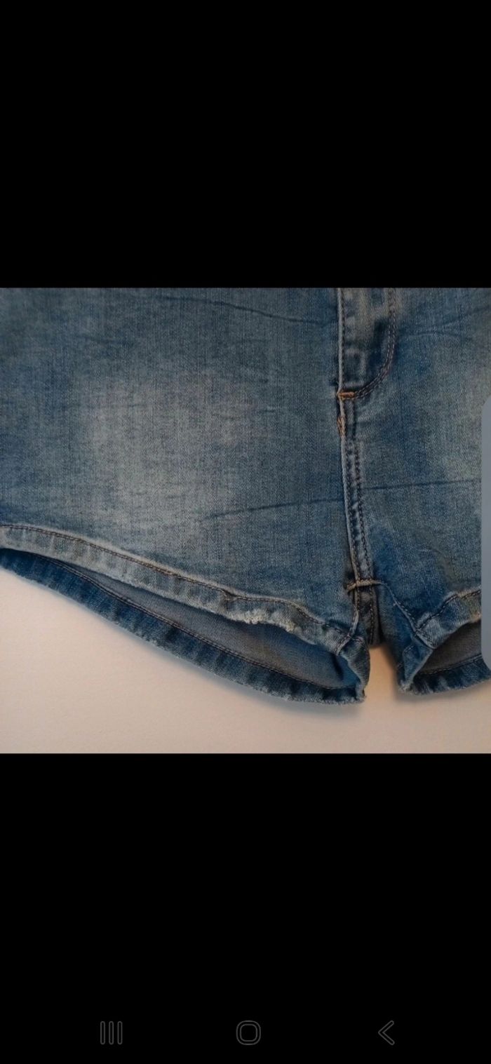 Short en jean bleu petites decos sur les côtés taille L monday - photo numéro 3