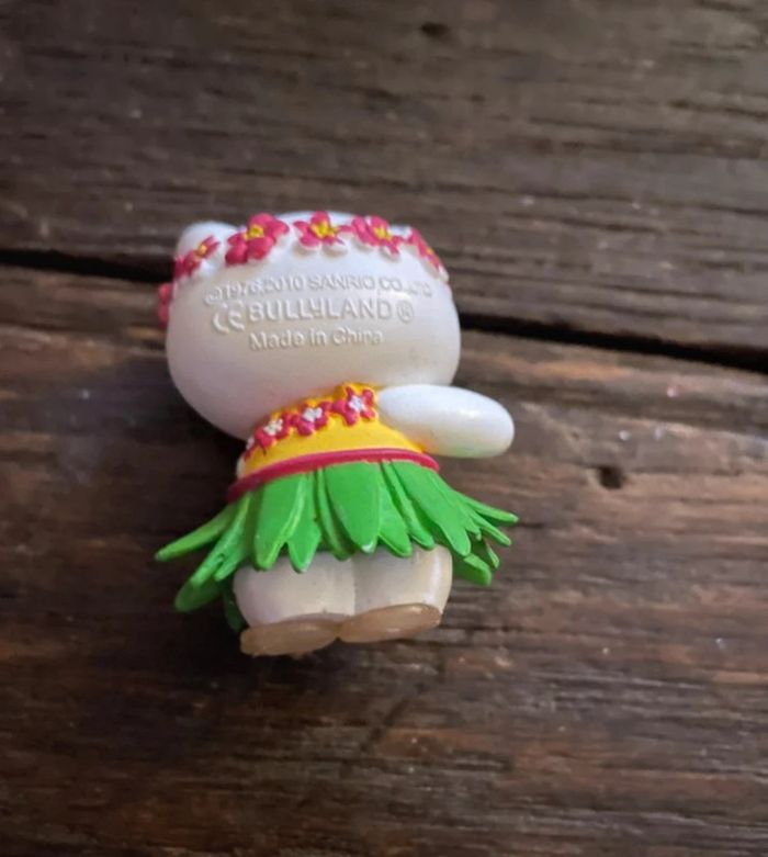 Figurine danseuse île hello kitty - photo numéro 2