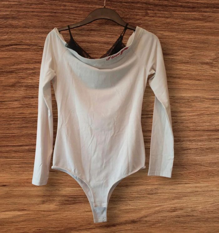 Body moulant blanc