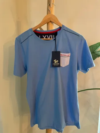 Tee-shirt bleu ciel