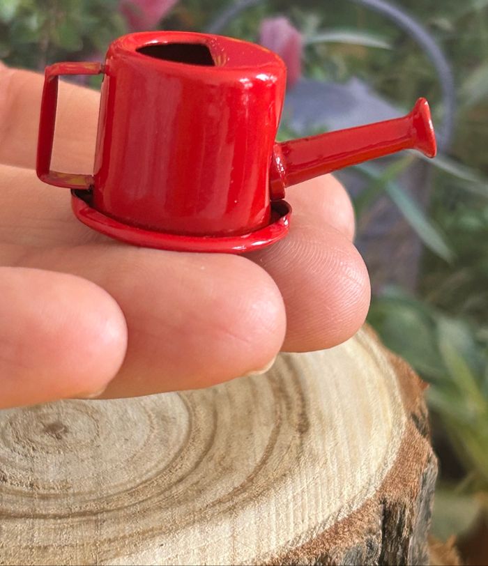 Arrosoir métal rouge pour maison de poupée - photo numéro 8