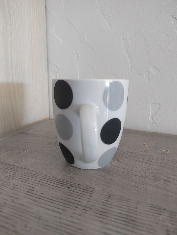Mug blanc à pois noirs et gris – Tasse céramique café/thé - photo numéro 4