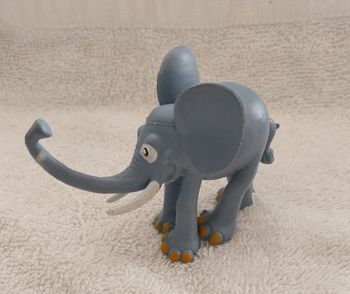 miniature figurine animaux éléphant gris plastique