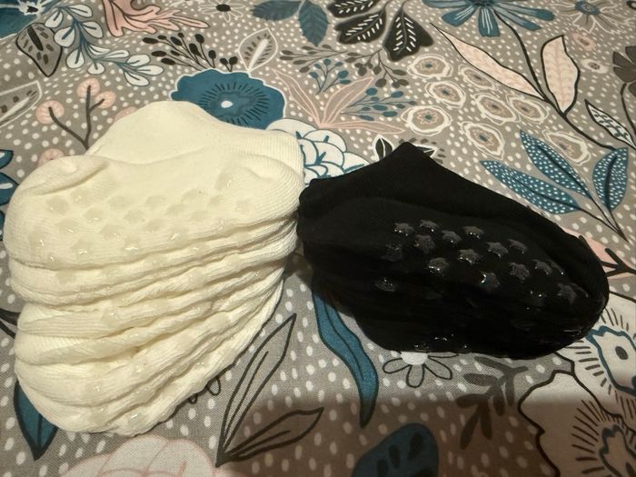 Neuf - Lot de 11 paires de chaussettes - Taille 6/12 mois