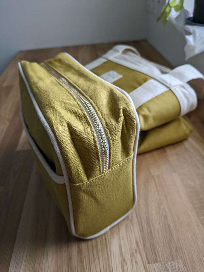 Ensemble sac week-end + trousse Sezane vert olive Neuf - photo numéro 3