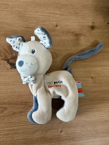 Doudou  chien tout petit dandy attache sucette sucre d’orge