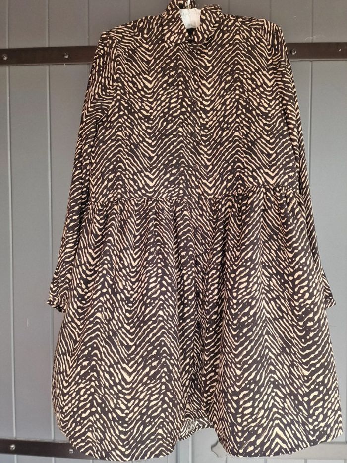 Robe noir motif zèbrée - photo numéro 2