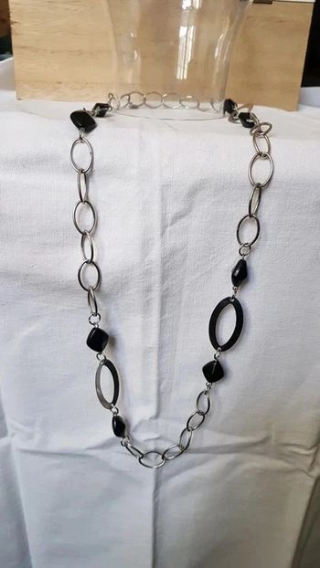 collier avec perles noires