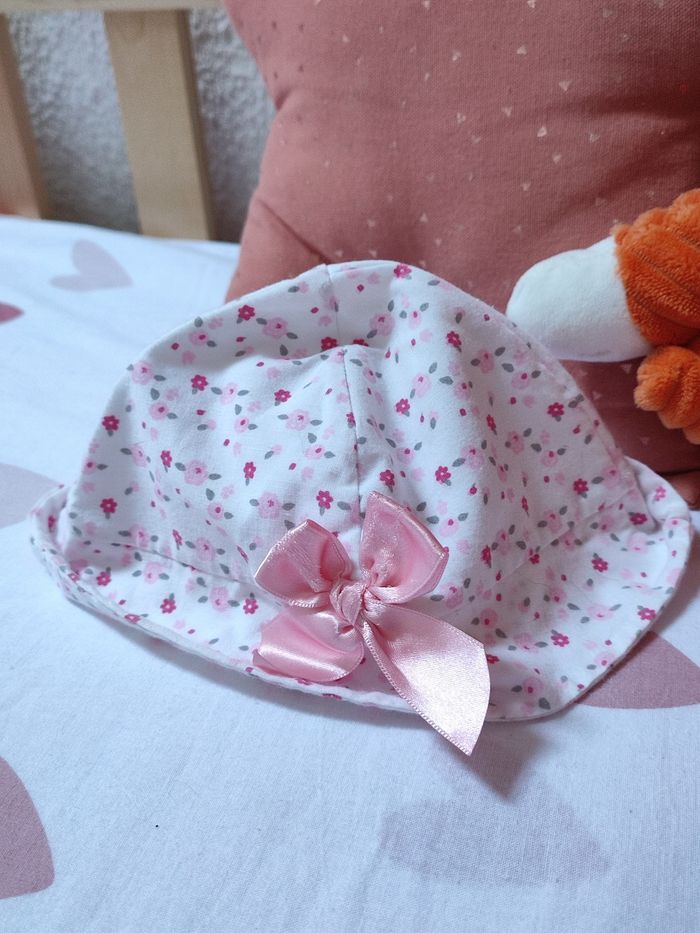 Chapeau bébé fille - 6 mois - Neuf sans étiquette - photo numéro 2