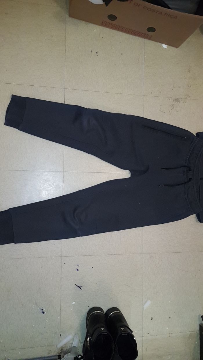 🔥 Nike Tech Fleece – Ensemble complet (Veste + Pantalon) 🔥
- photo numéro 3