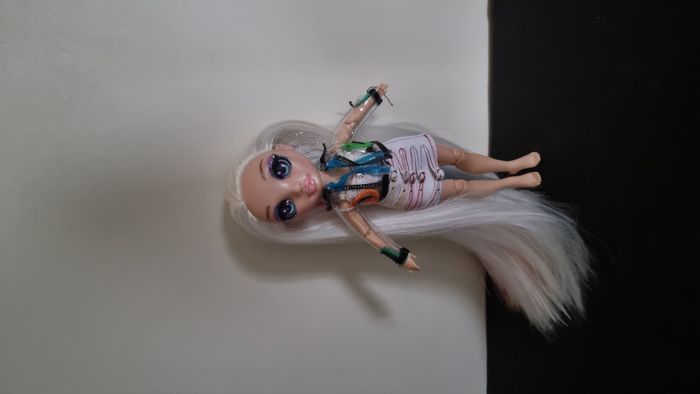 Rainbow High Salon de Beauté - Poupée Amaya Raine - photo numéro 4