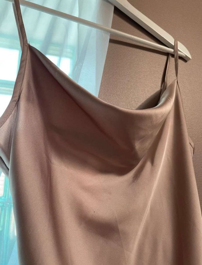 Robe beige en soie - photo numéro 2