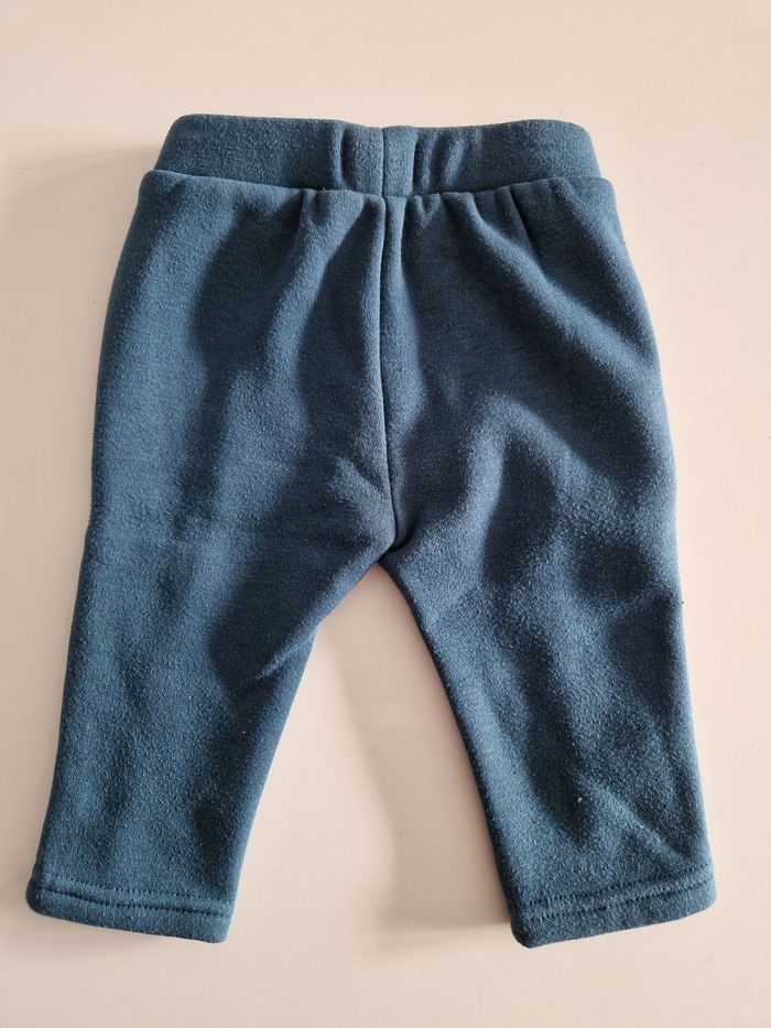 Lot 2 jogging 6 mois - photo numéro 7