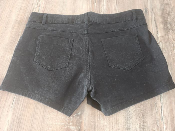 Short noir kiabi comme neuf taille 42 en coton et elasthane - photo numéro 2