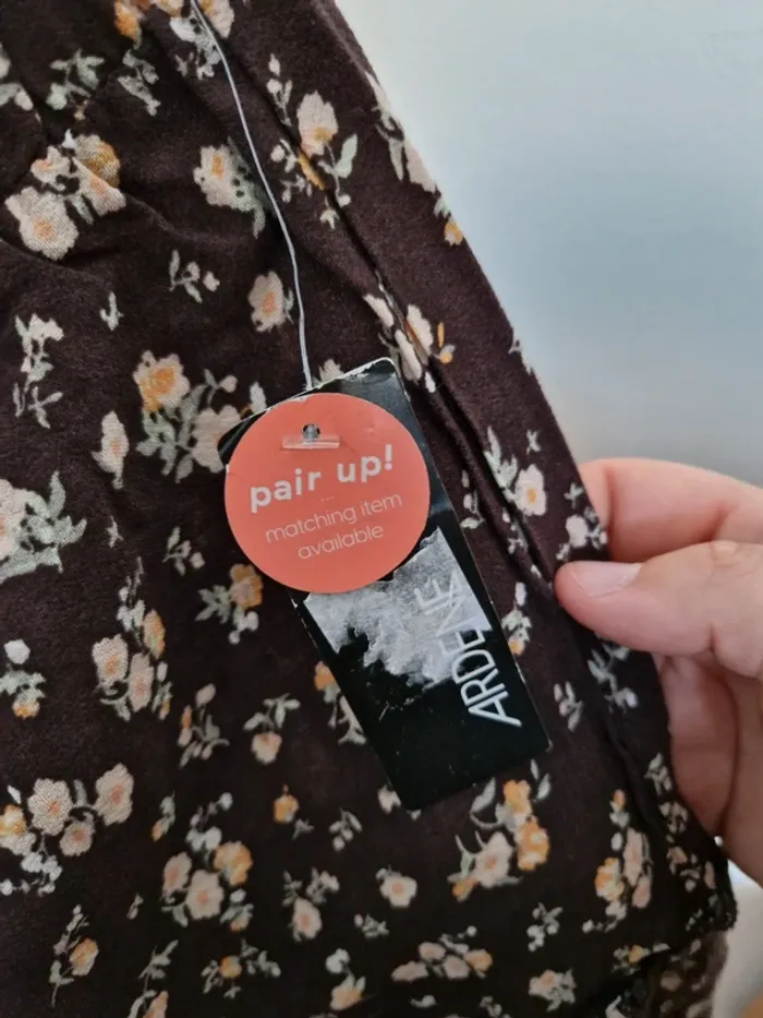 Jupe fleurie ardene taille M marron neuve avec étiquette - photo numéro 3
