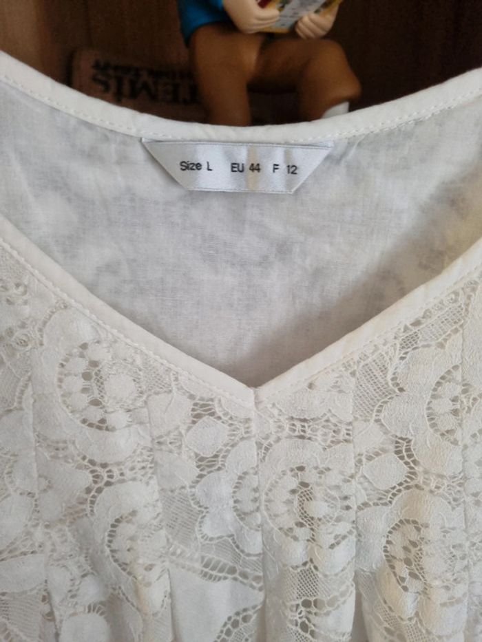 Haut en dentelle blanche à fines bretelles - photo numéro 3