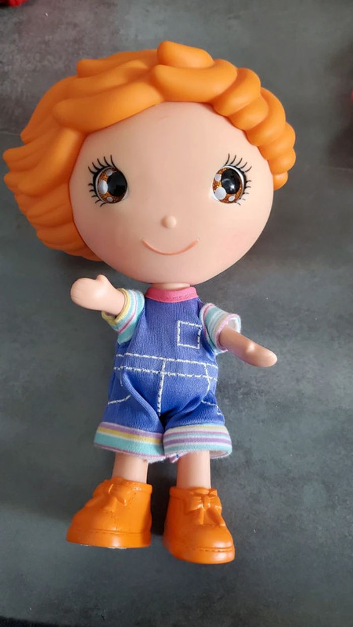 Figurine fillette rousse