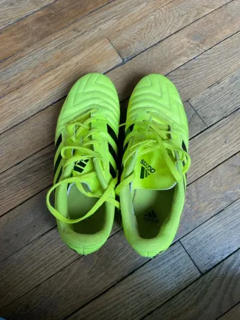 Chaussures foot moulées