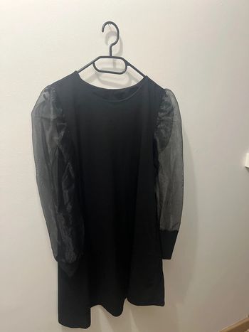 Robe noire taille unique forme trapèze manches transparentes