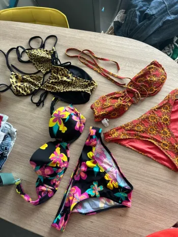 Lot 3 bikinis