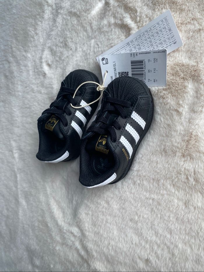Basket superstar bébé noir