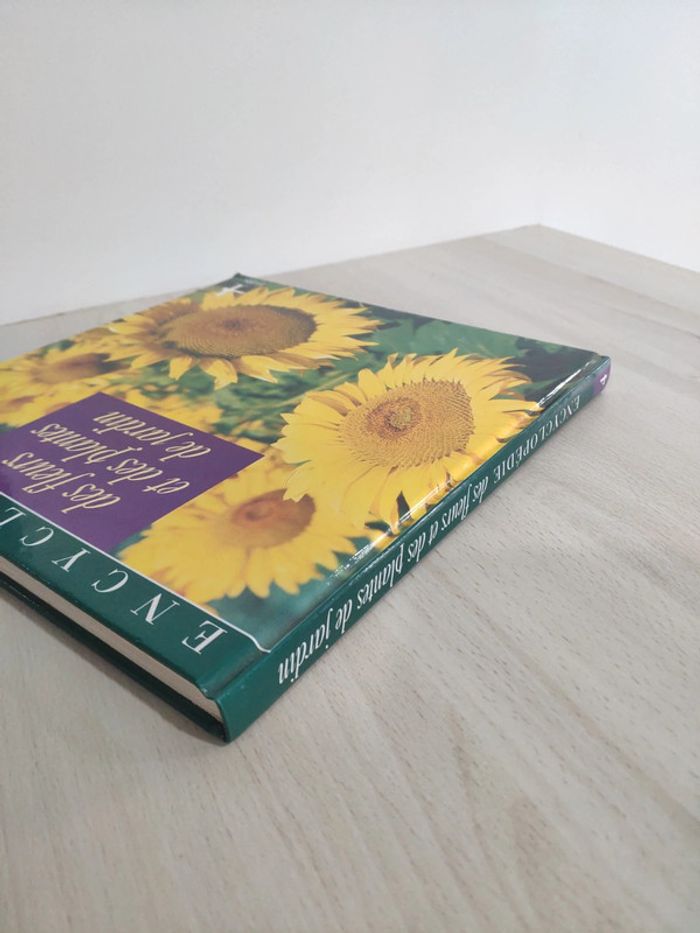 Livre encyclopédie des fleurs et des plantes de jardin - photo numéro 4