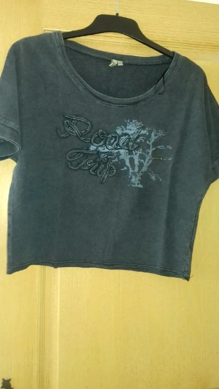 Sweat manches courtes forme large et court taille 38/40