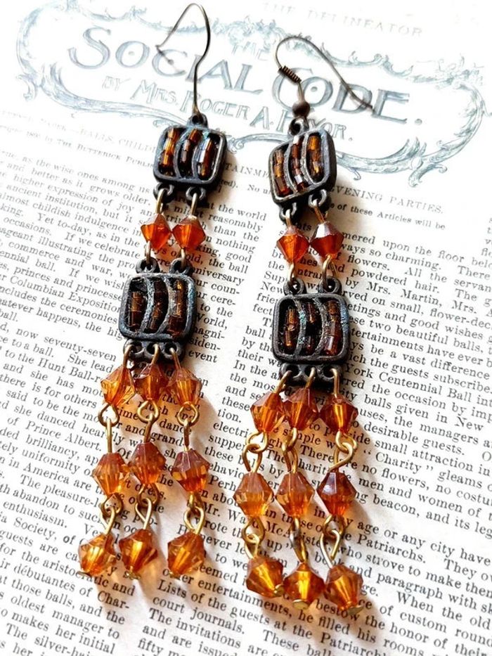 Magnifique paire de boucles d'oreilles pendantes en perles - photo numéro 2