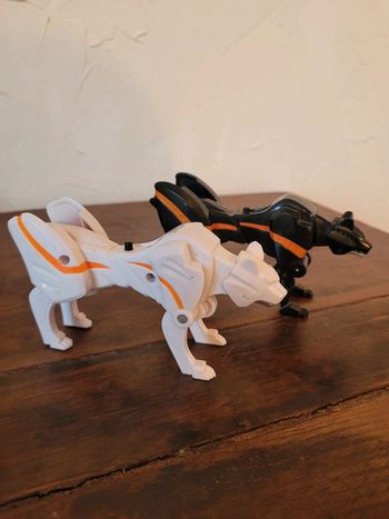 Vends lot de 2 panthères power ranger noire et blanche bandai