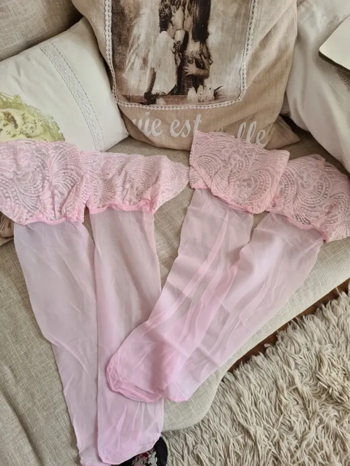 Lot de 2 paires de bas autogrip dentelle rose dragée Taille 3 Neufs - photo numéro 3