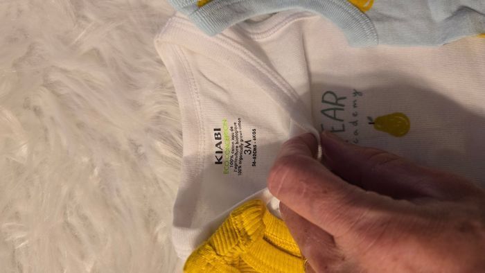 NEUFS (NON PORTÉS)🏷🤩🥰 lot bodies débardeurs, casquette, chaussettes 18mois Garçon 🥰🤩🏷 - photo numéro 5