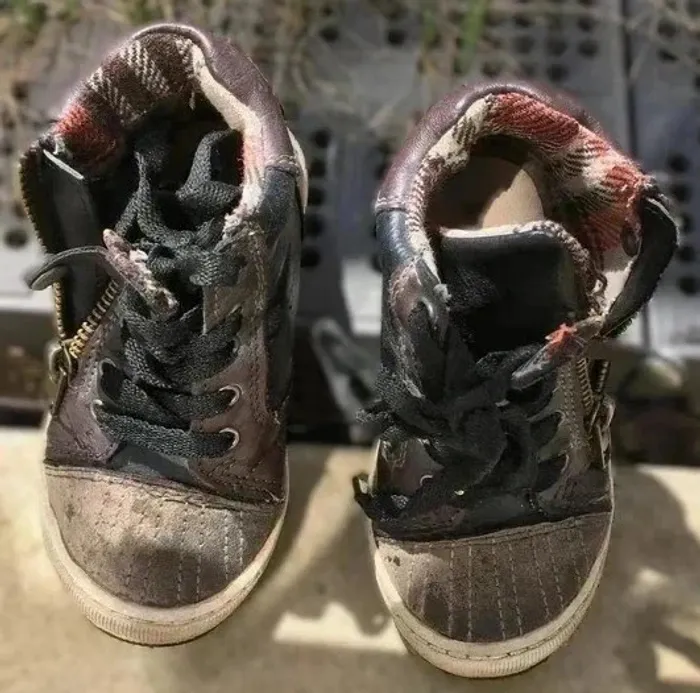 👟 Chaussures Garçon Taille 24 – Parfait État – Confort & Style - photo numéro 2