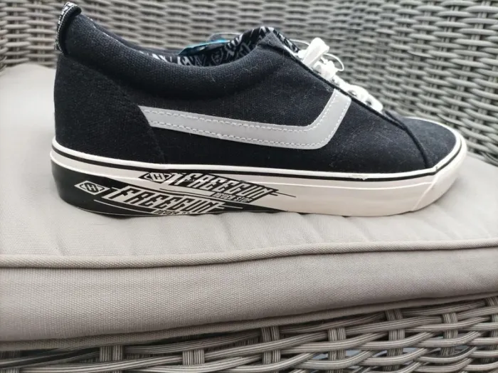 Jolies sneakers Freegun taille 42 neuves