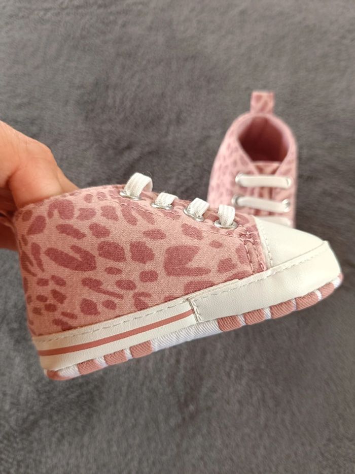 Chaussures style baskets bébé Fille motif léopard Pointure 18/19 - photo numéro 5