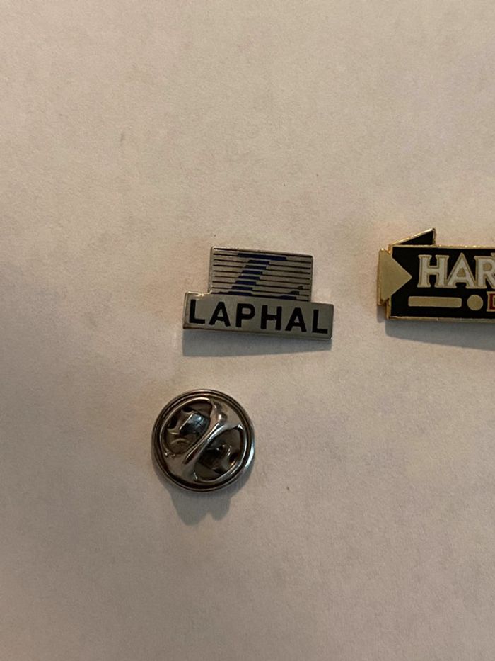 Lot de 2 pin’s - photo numéro 3
