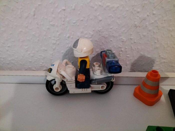 Duplo Lego moto police blanche - photo numéro 3