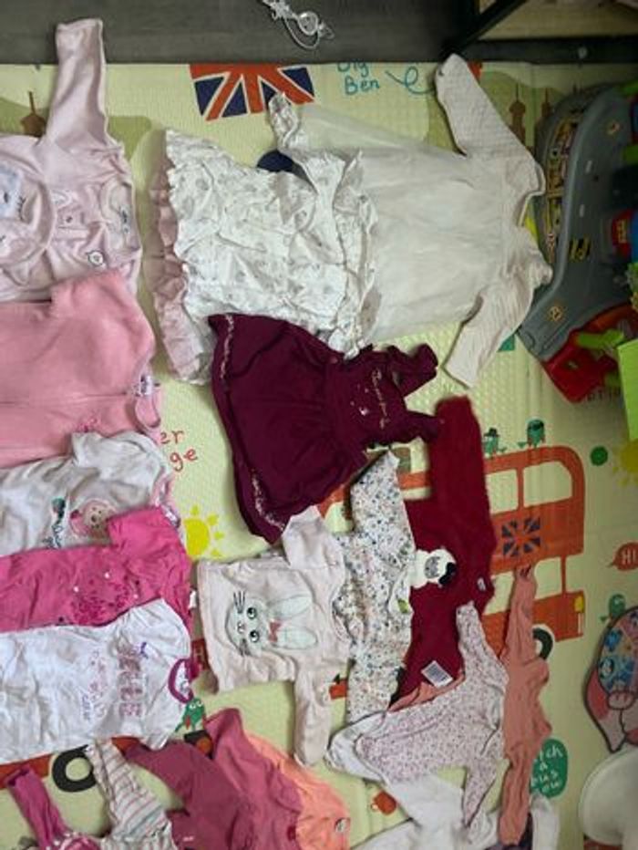 Lot 25 vêtements taille 12 mois - photo numéro 2