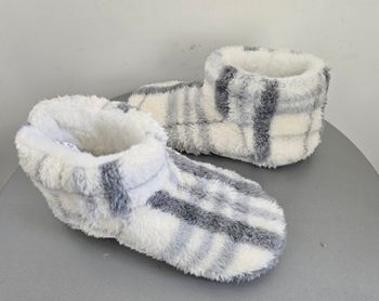 📌 Chaussons / Pantoufles Bottines Fourrés Etam