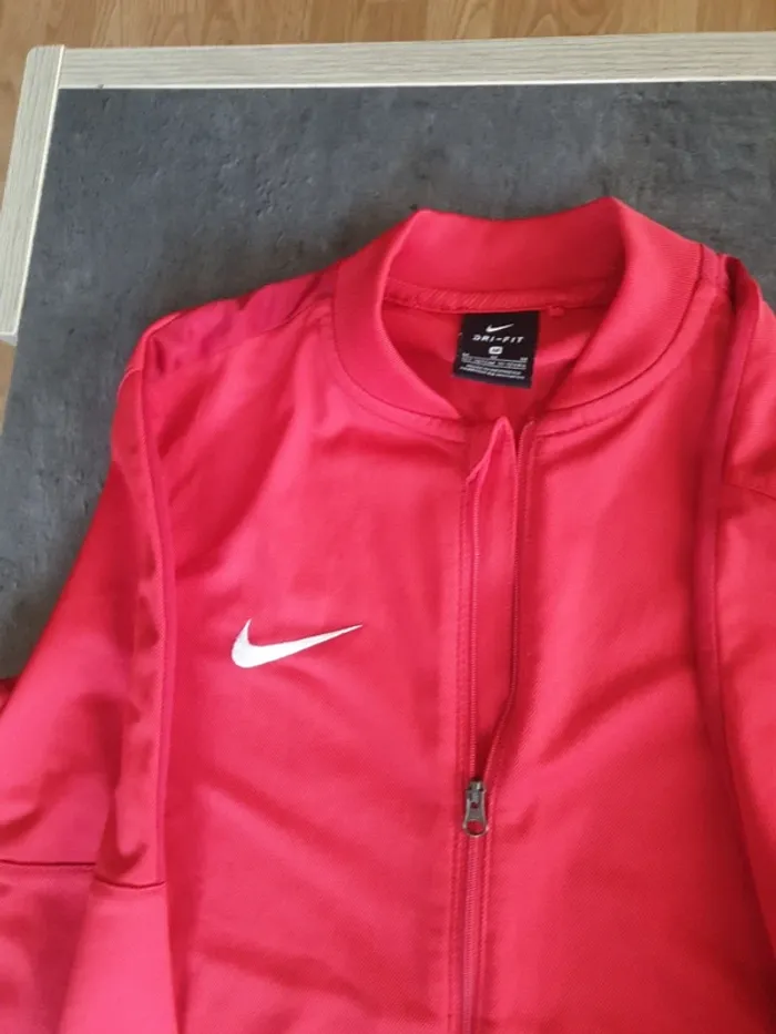 Veste Nike taille M enfant 137/147 cm - photo numéro 2