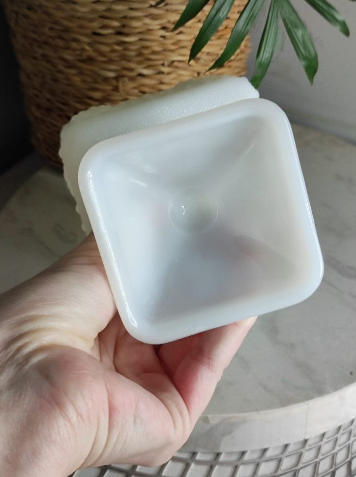 Cache pot opaline blanche - photo numéro 5