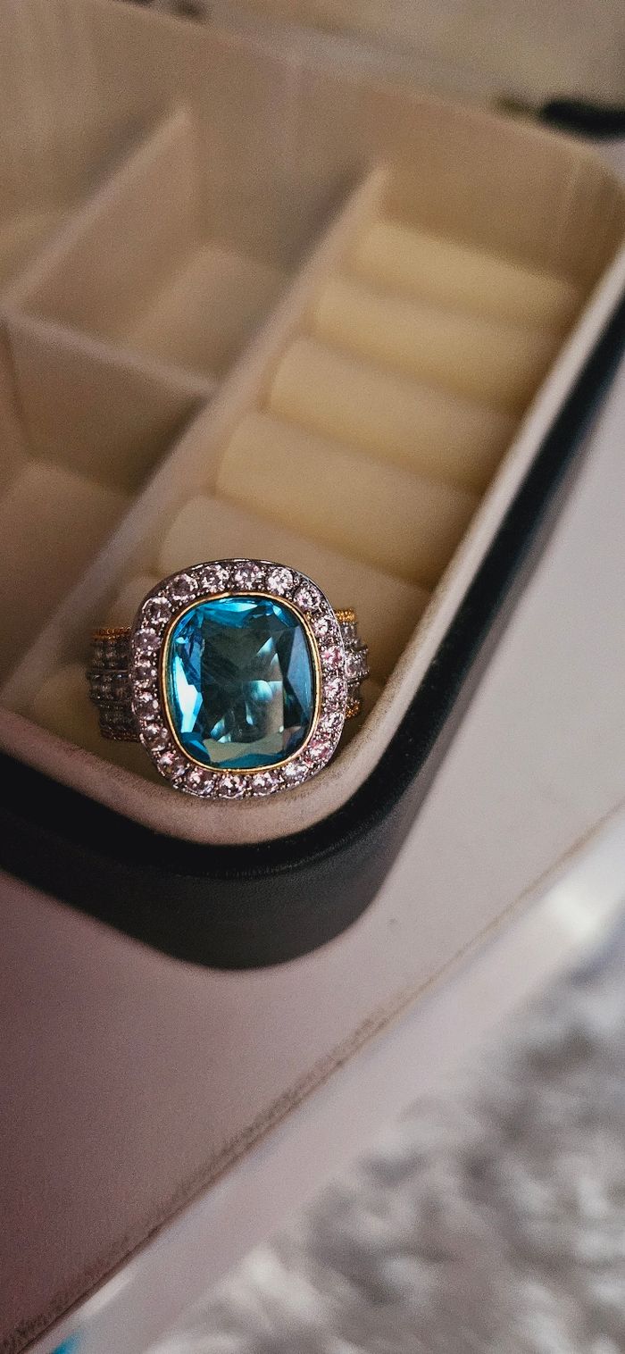 Magnifique Bague Bleu entouré de C.Z - photo numéro 3