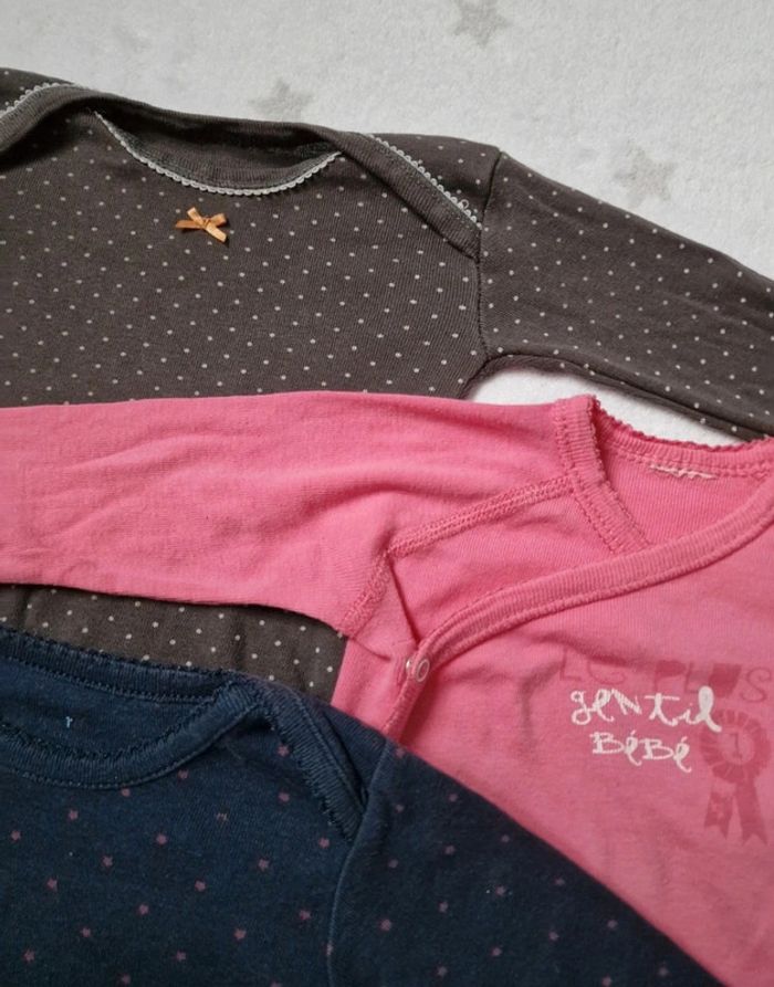 Lot bodies 6 mois - photo numéro 2