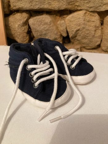 Chaussure souple type basket 3/6 mois